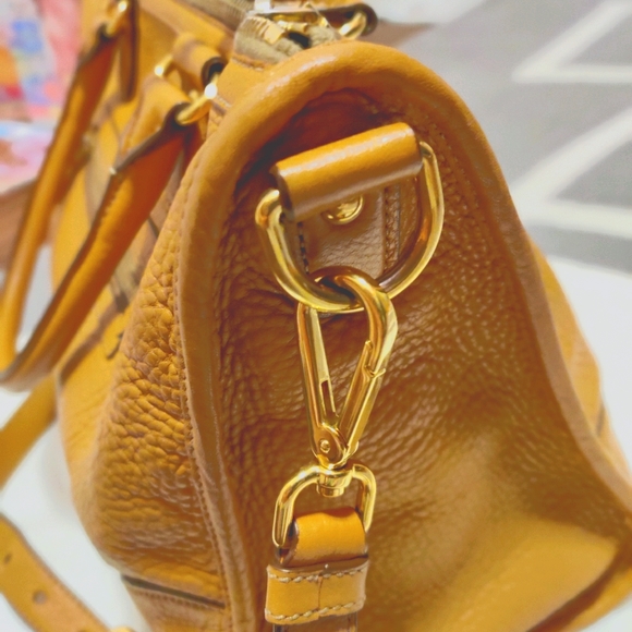 leather Prada bag - Picture 4 of 8